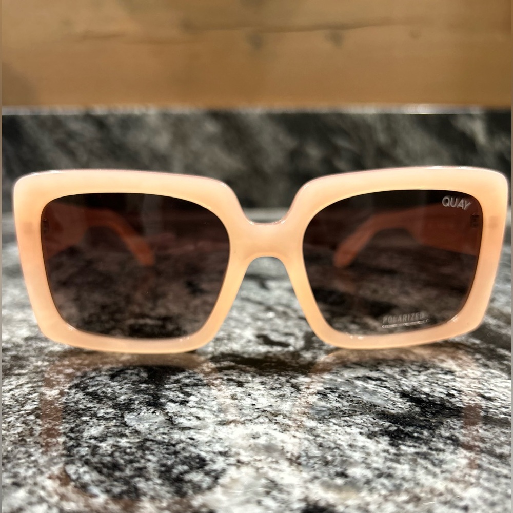 QUAY Australia Square Framed Peach Total Vibe Polarized Sunglasses with case NEW